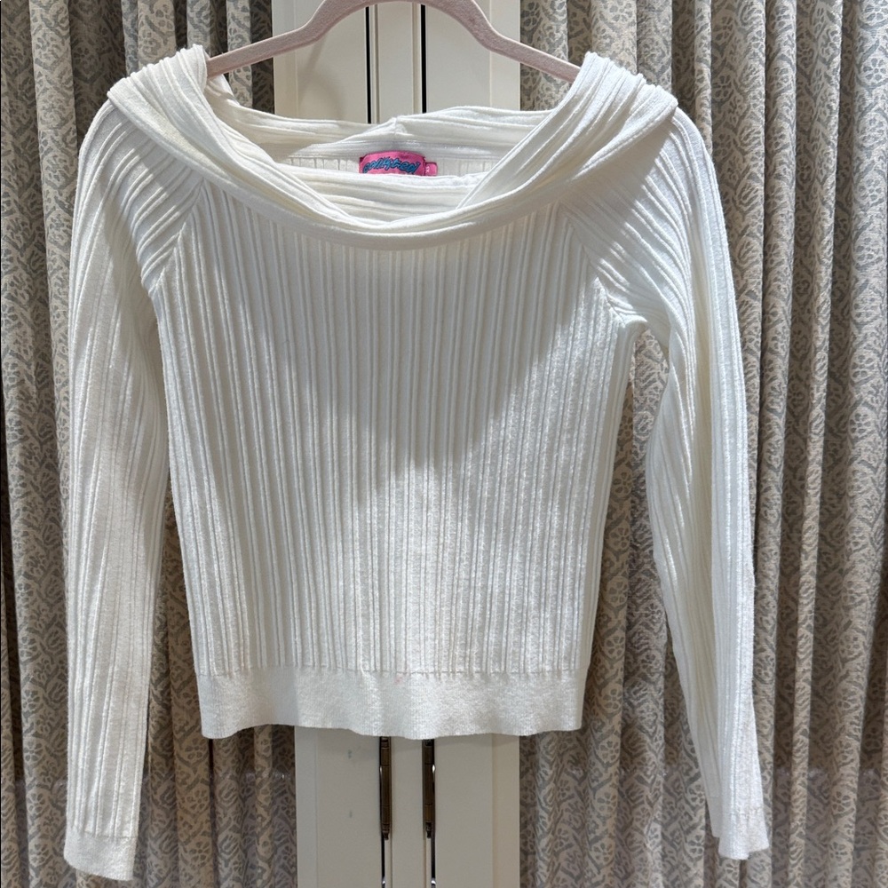 EDIKTED Elegant White Ribbed Sweater